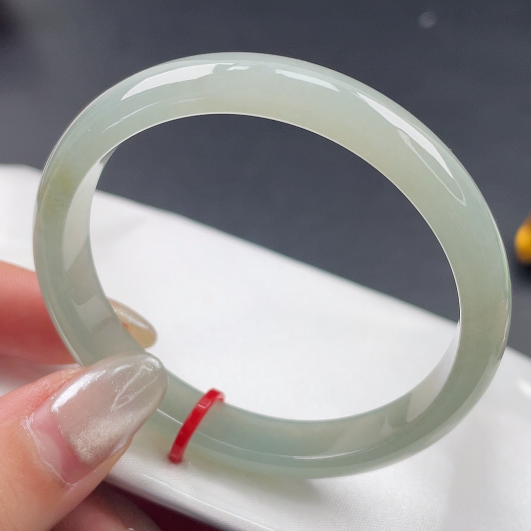 翡翠未镶嵌手镯52贵妃