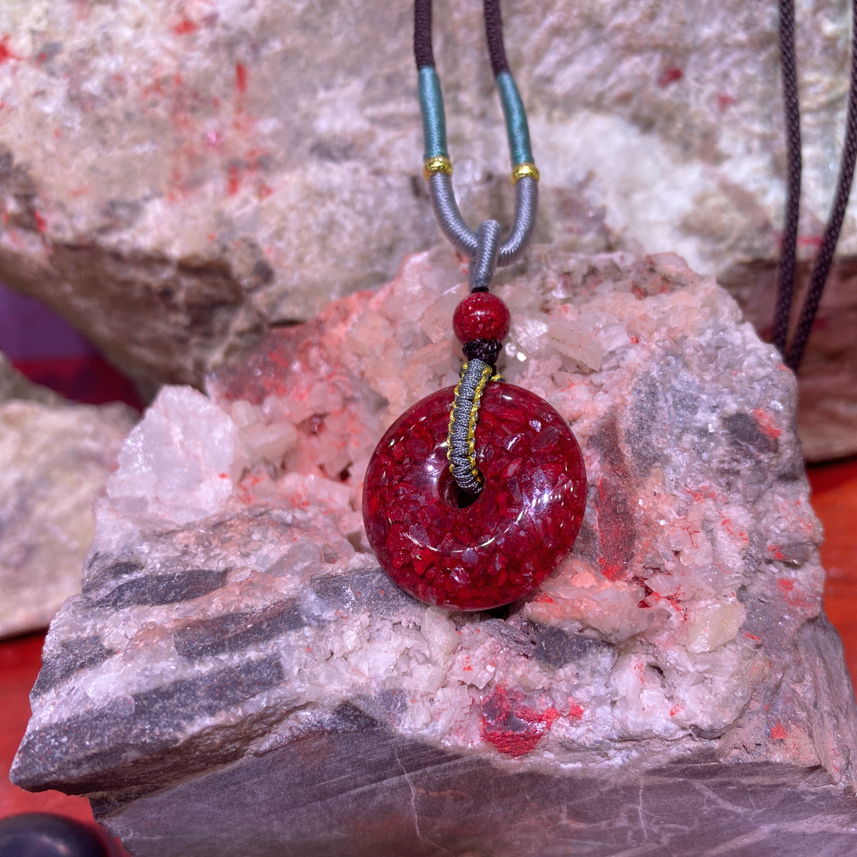 瑞思祥 含辰砂工艺品【直播专享】平安扣吊坠上等朱砂挂件天然晶体