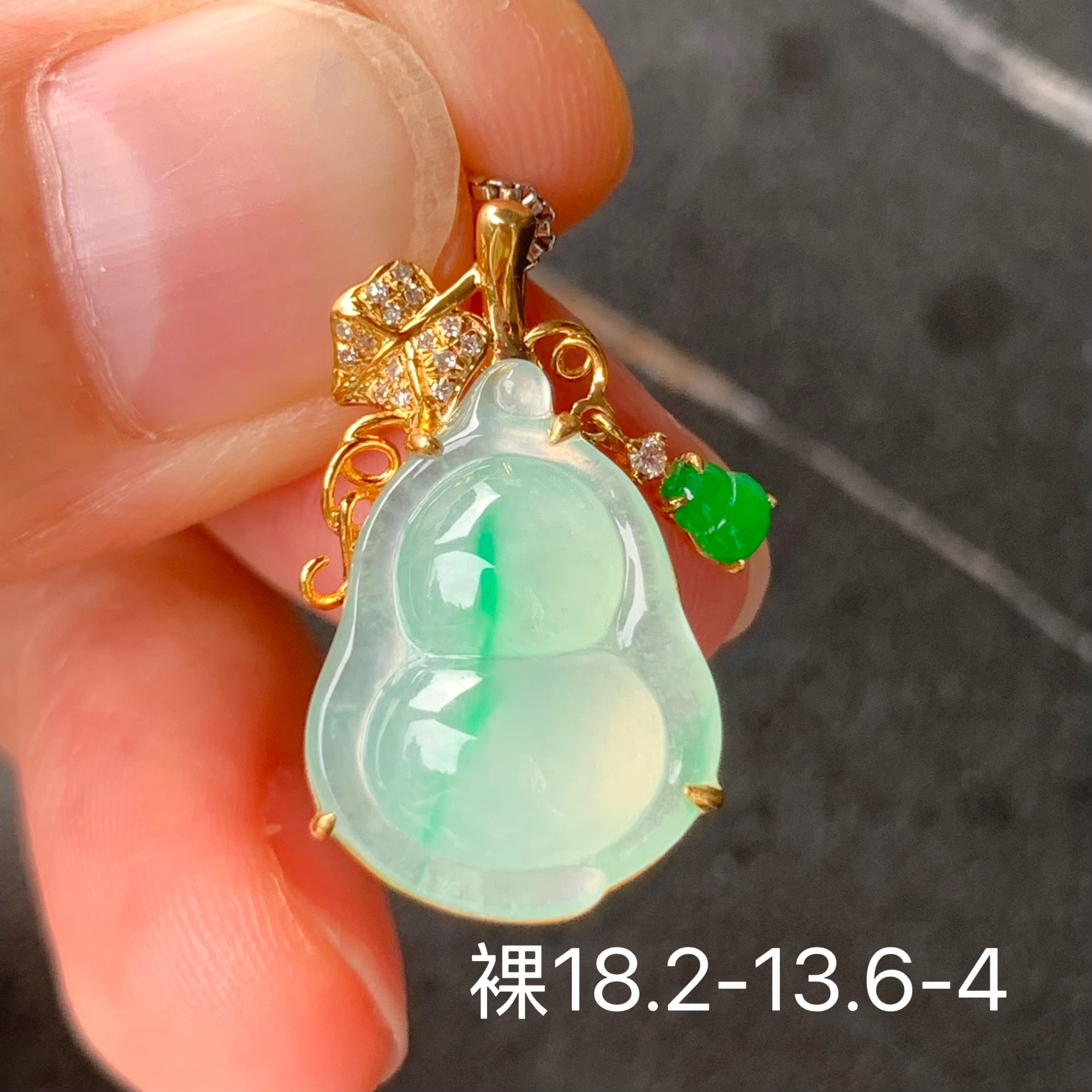 高冰飘金丝绿葫芦天然翡翠吊坠 镶嵌精致 女生配饰
