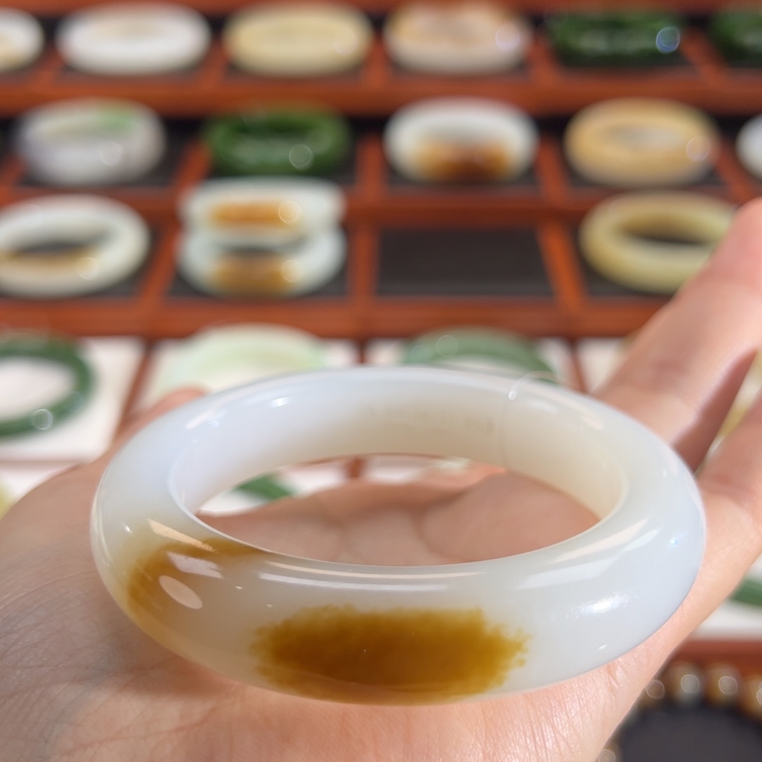 和田玉（糖玉）未镶嵌手镯锦鲤糖羊脂