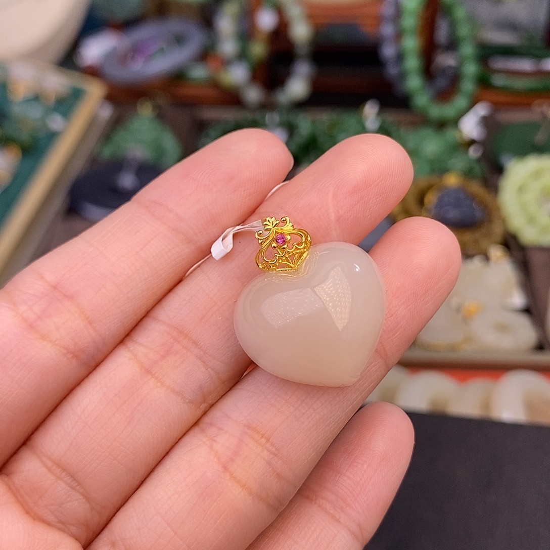 和田玉熟藕粉老料18.K金脂膏级吊坠清货价未镶嵌