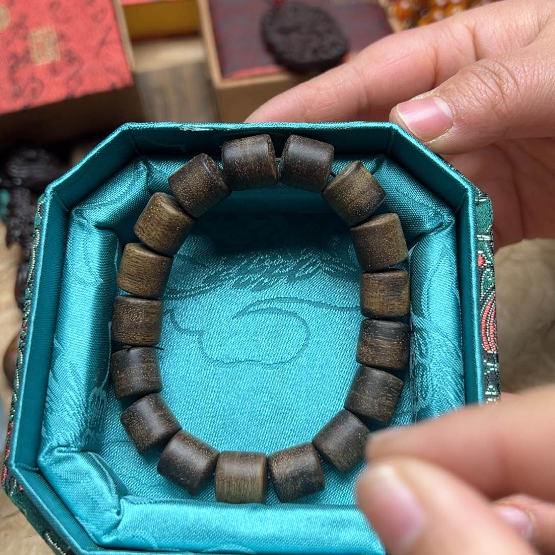 大叶紫檀（黑酸枝木类）