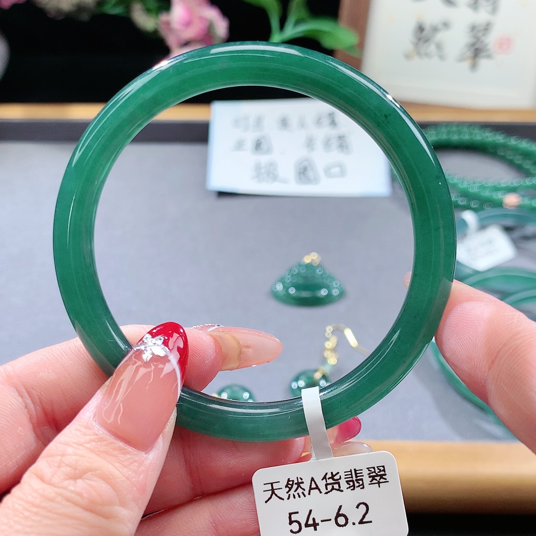 翡翠手镯（圆镯）未镶嵌