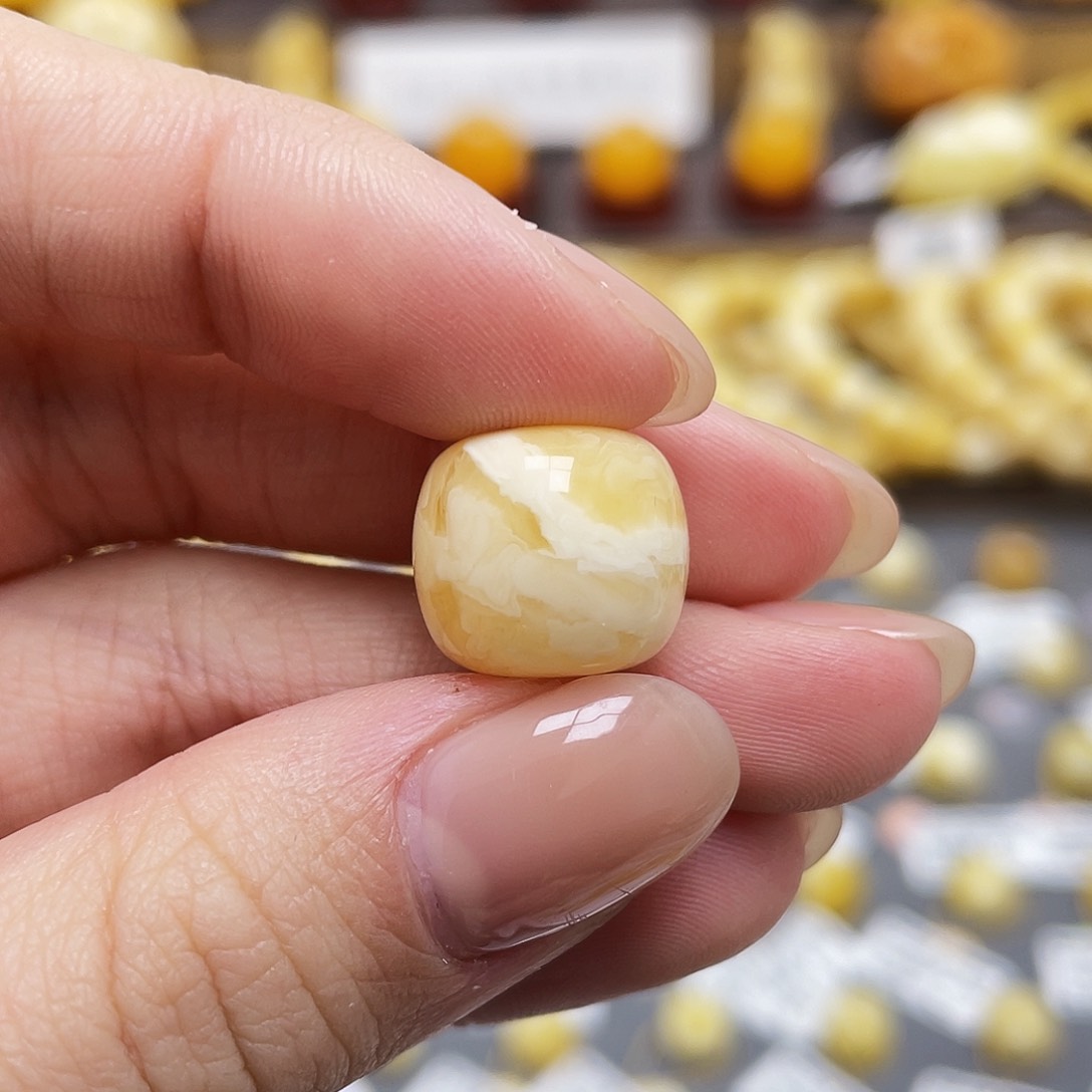 琥珀裸石未镶嵌蜜蜡老型13.8*12.4mm