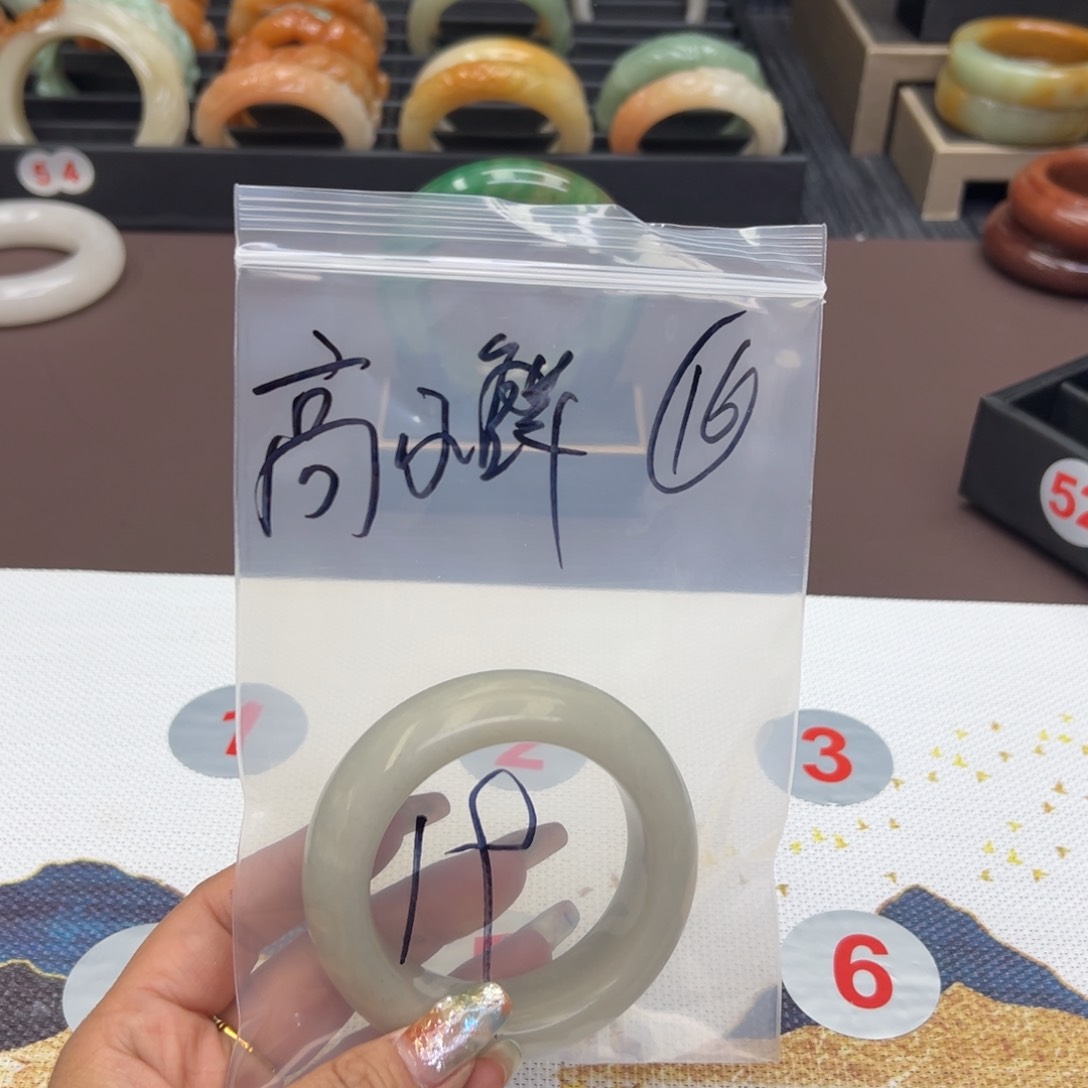 石英质玉手镯未镶嵌高****饨
