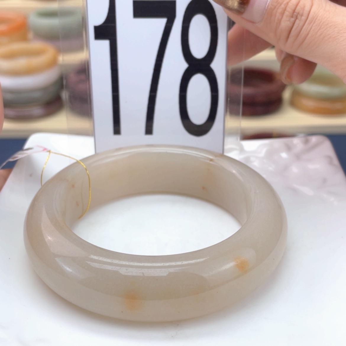 【闪购商品】石英质玉手镯未镶嵌