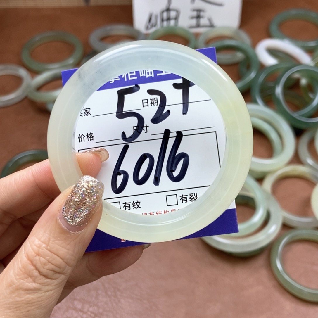 岫玉手镯手镯未镶嵌