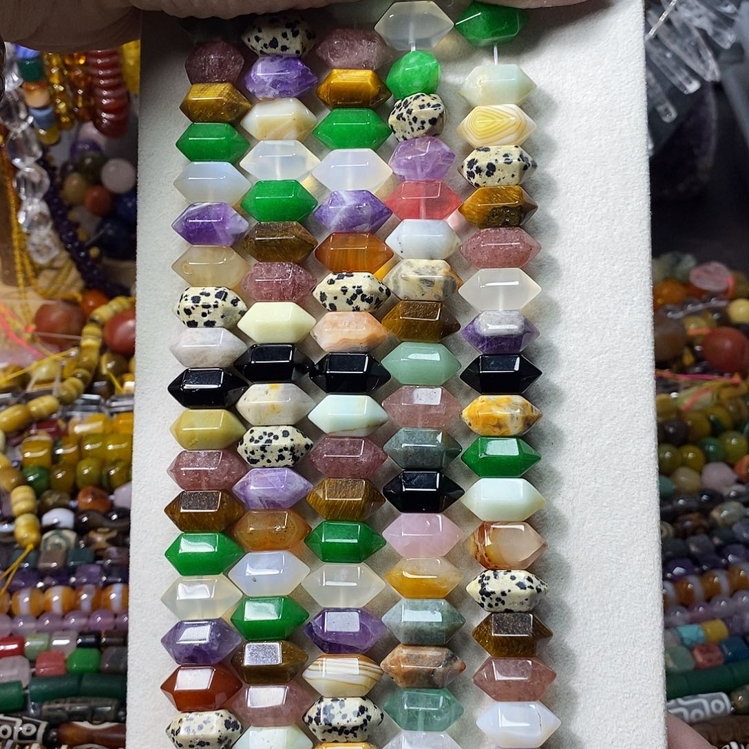 石英质玉未镶嵌，多宝双尖10×20mm，20颗，