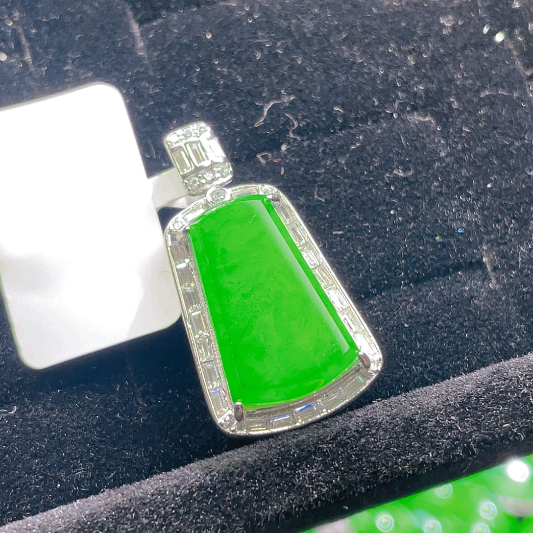 翡翠颈饰未镶嵌34，