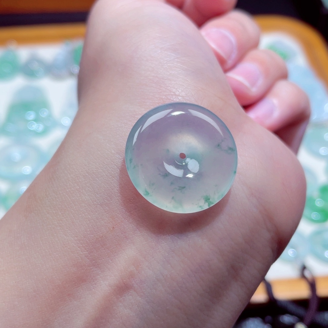 翡翠颈饰未镶嵌扣子