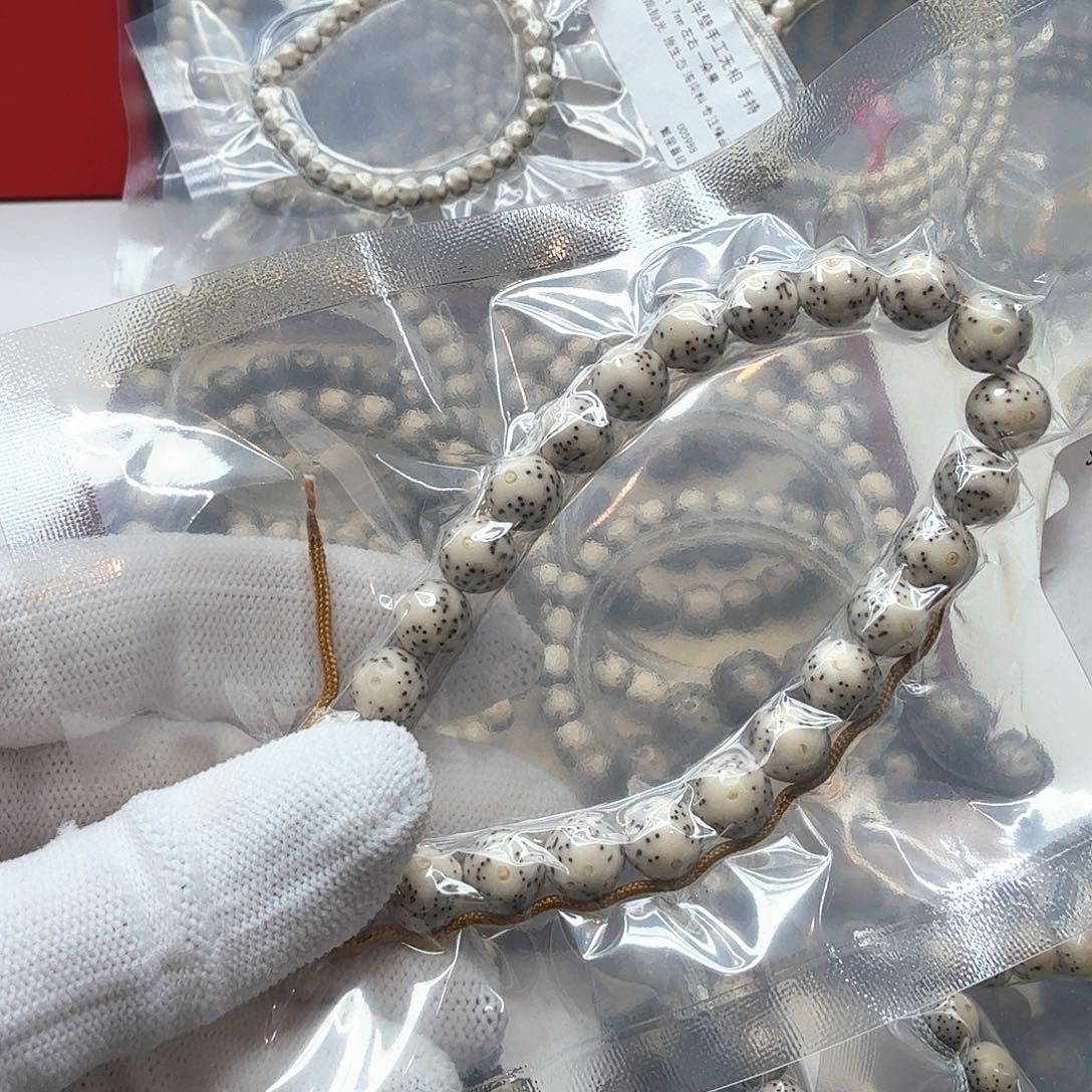 星月菩提吊坠3骨瓷白手持9