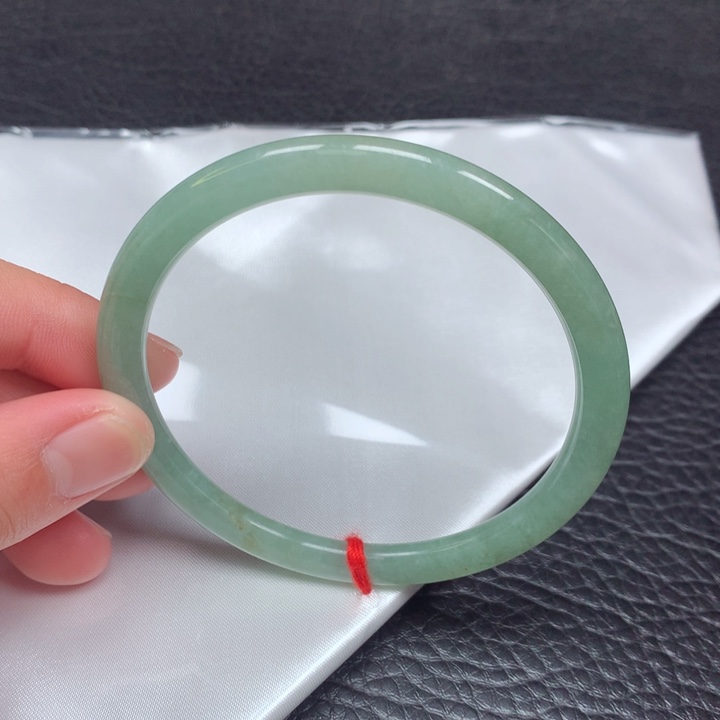 翡翠手镯（圆镯）未镶嵌