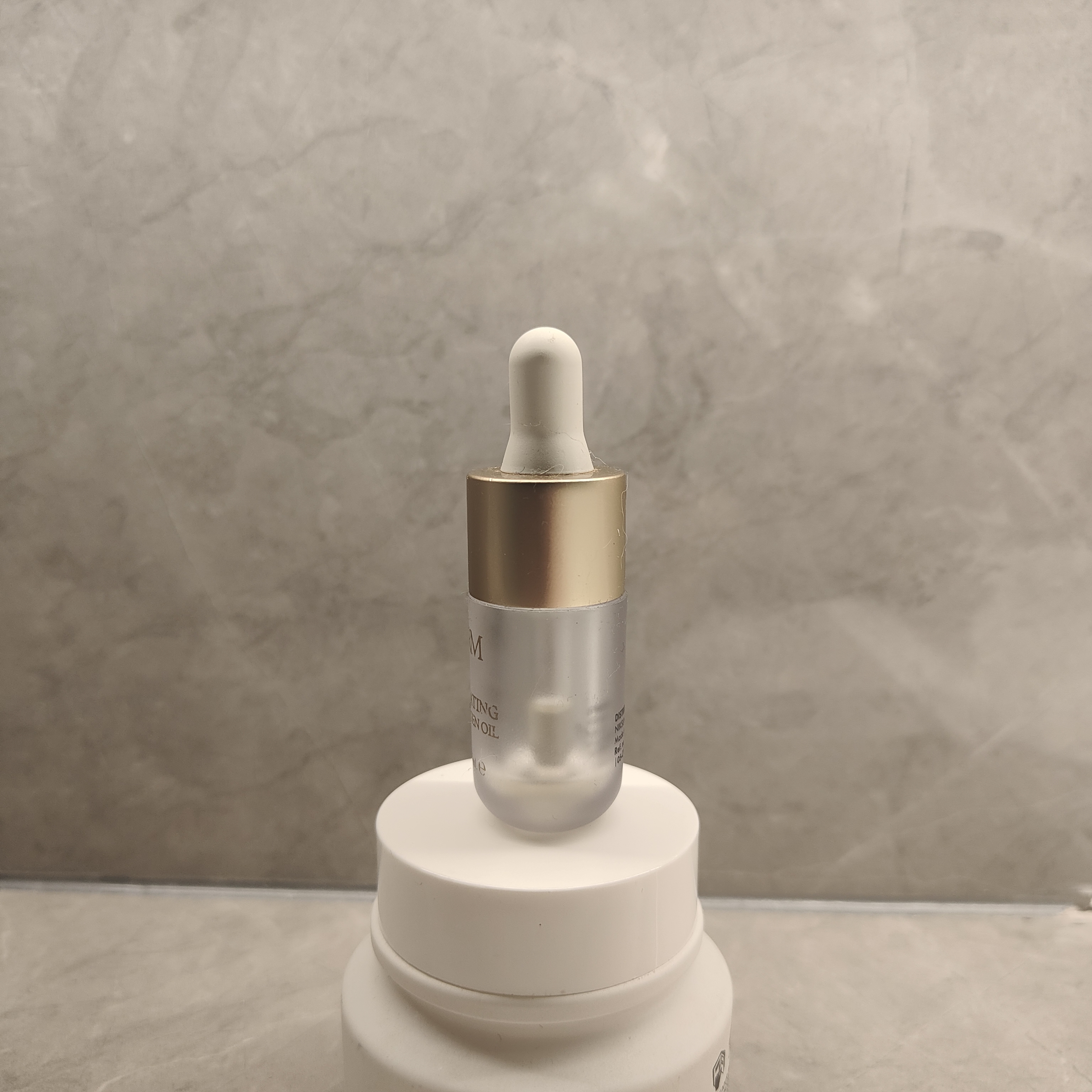 黑金滋润眼油精华油