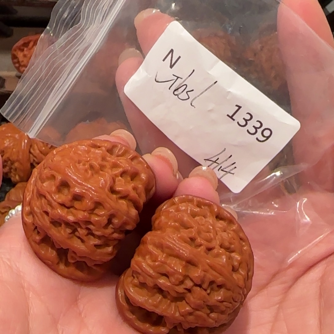 桃核把件北*i白狮子41精品