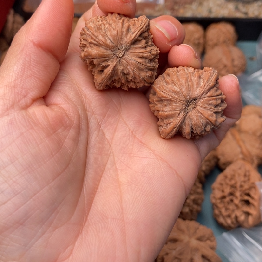 爱***奶文玩核桃吊坠磨盘32