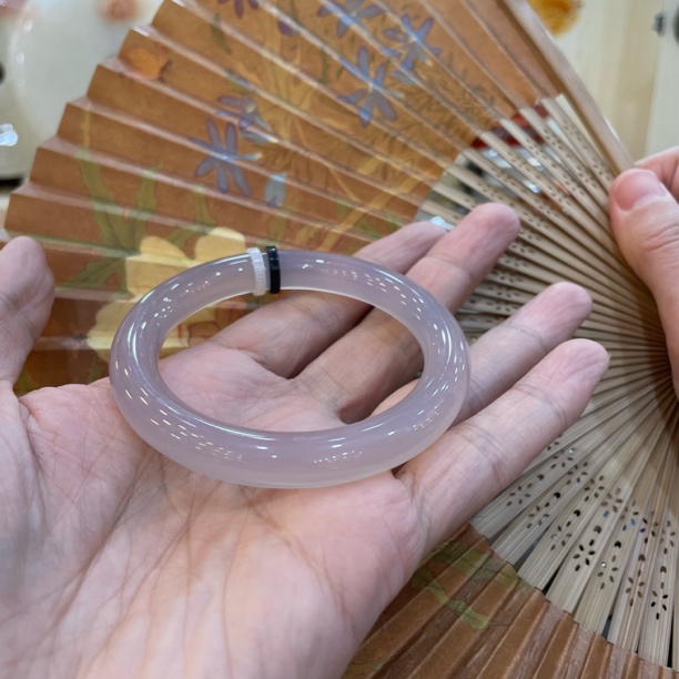 天然玛瑙手镯冰圆条