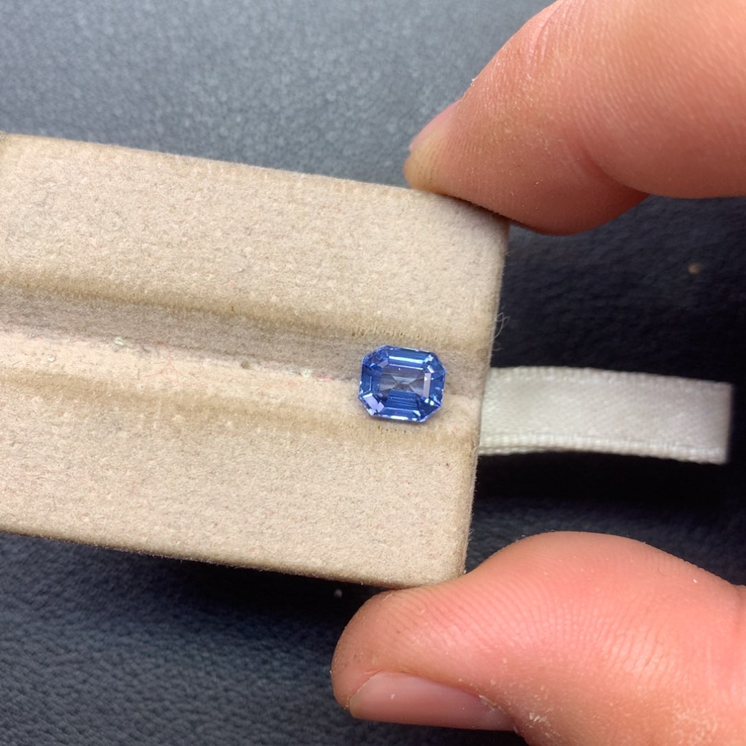 蓝宝石裸石未镶嵌1.66ct全净