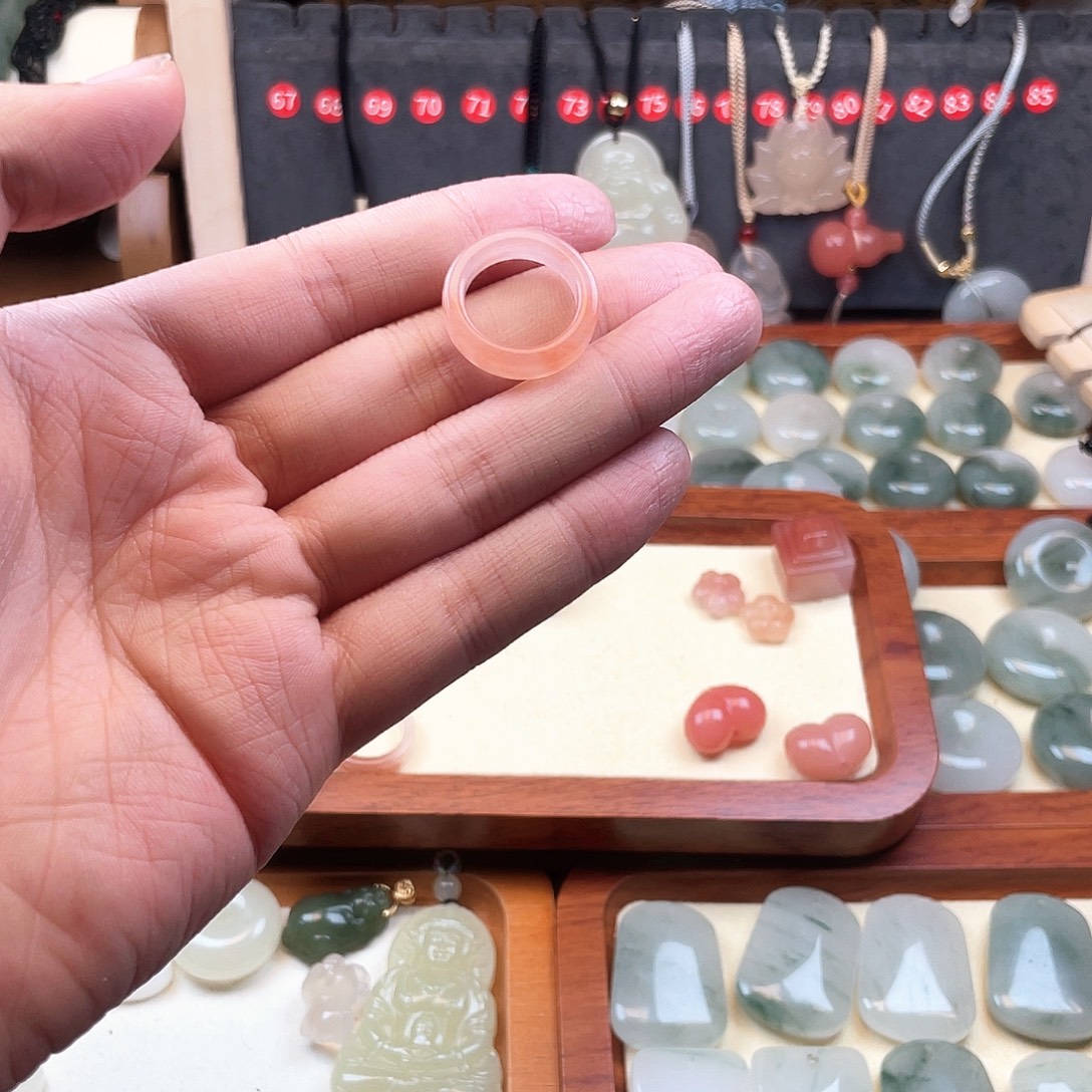 石英质玉未镶嵌颈饰