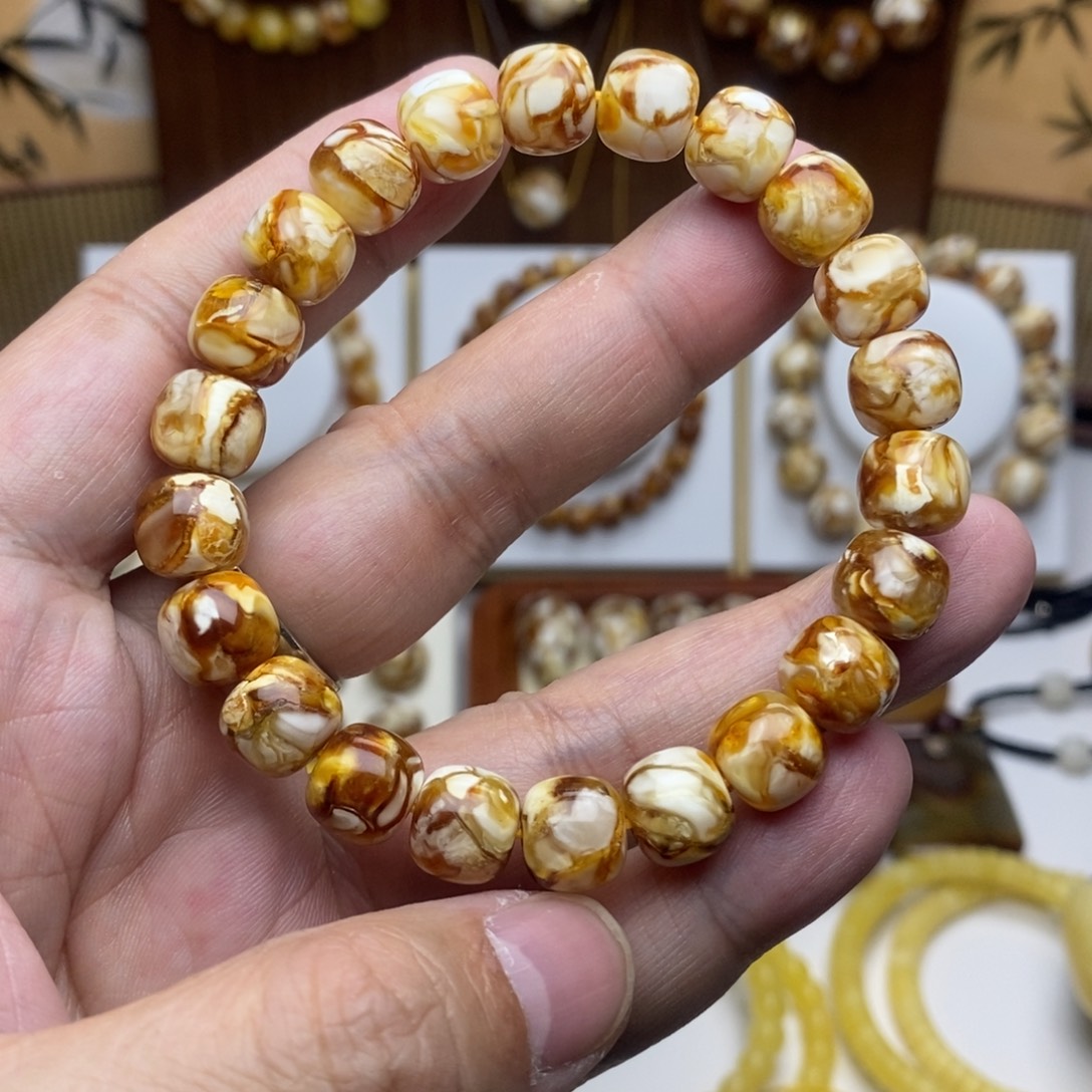 10沁色精工老型手串一条