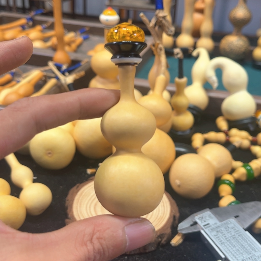 ༺****༻葫芦娃的那个人是