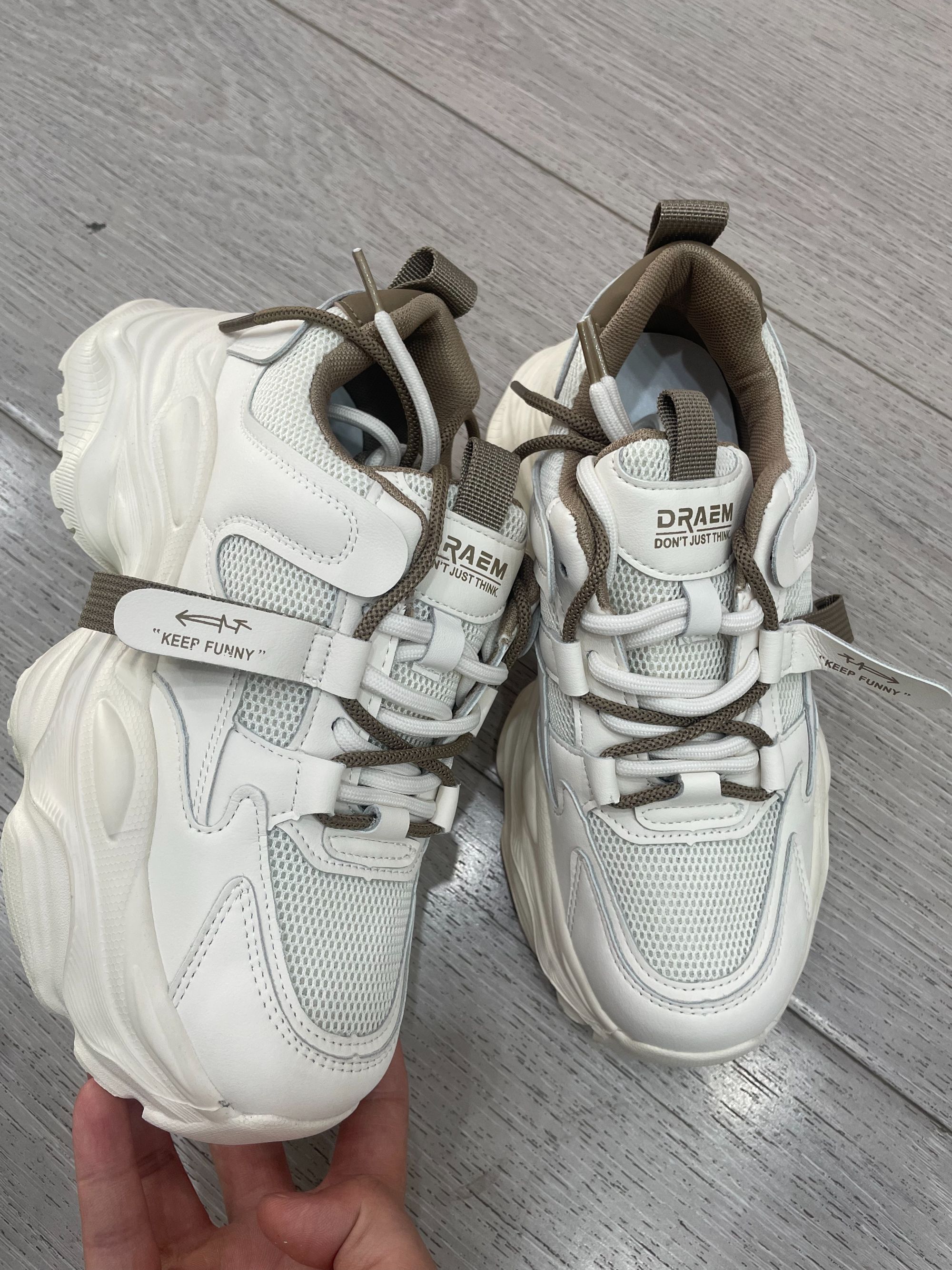 时尚欧若智性风鞋子职场休闲风白色白色软底老爹鞋