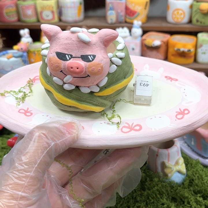  493猪猪花盆手绘花盆