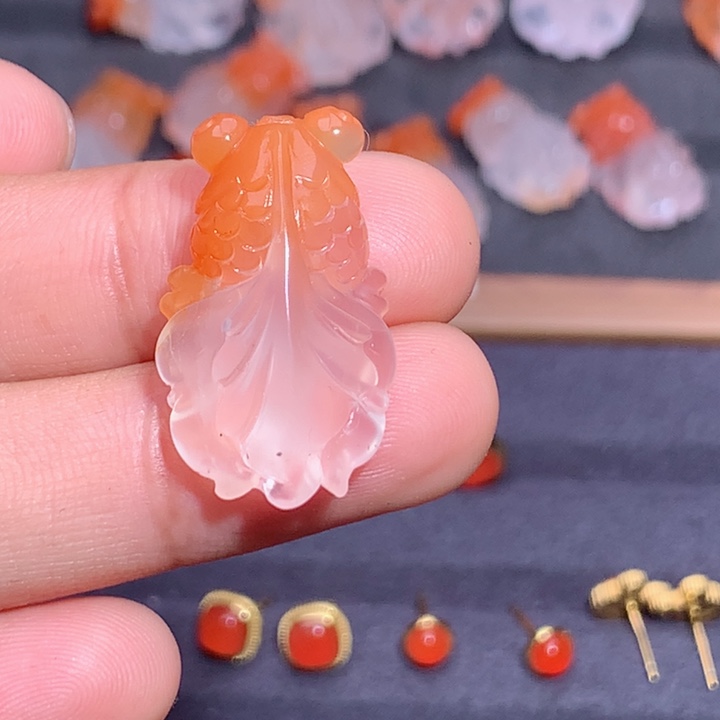 一***卉南红玛瑙未镶嵌南红金鱼1