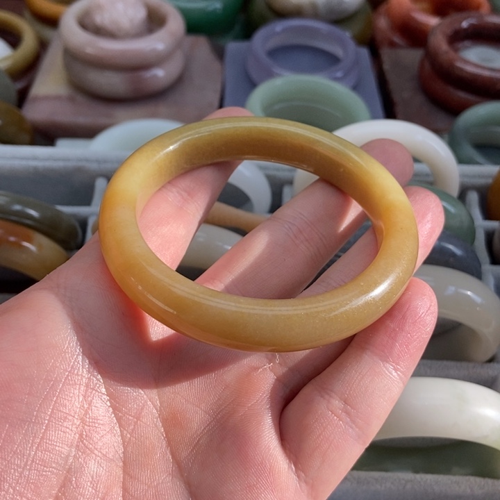 石英质玉未镶嵌手镯