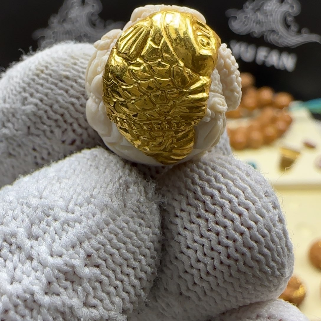 j***t猴头核桃吊坠金蟾背鲤镶嵌24k