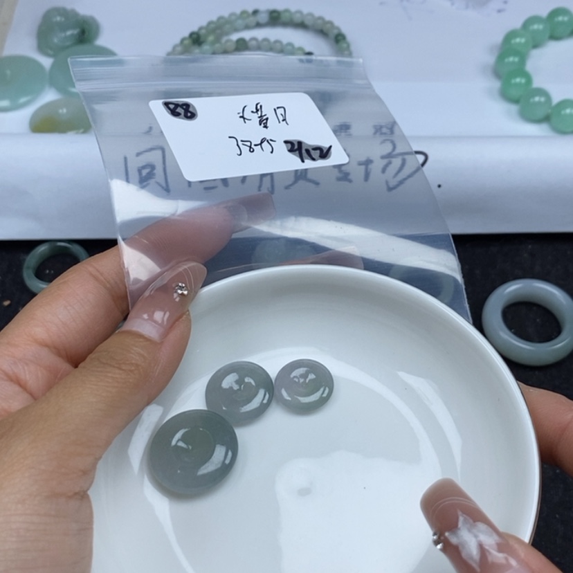 【闪购商品】翡翠颈饰未镶嵌木*月
