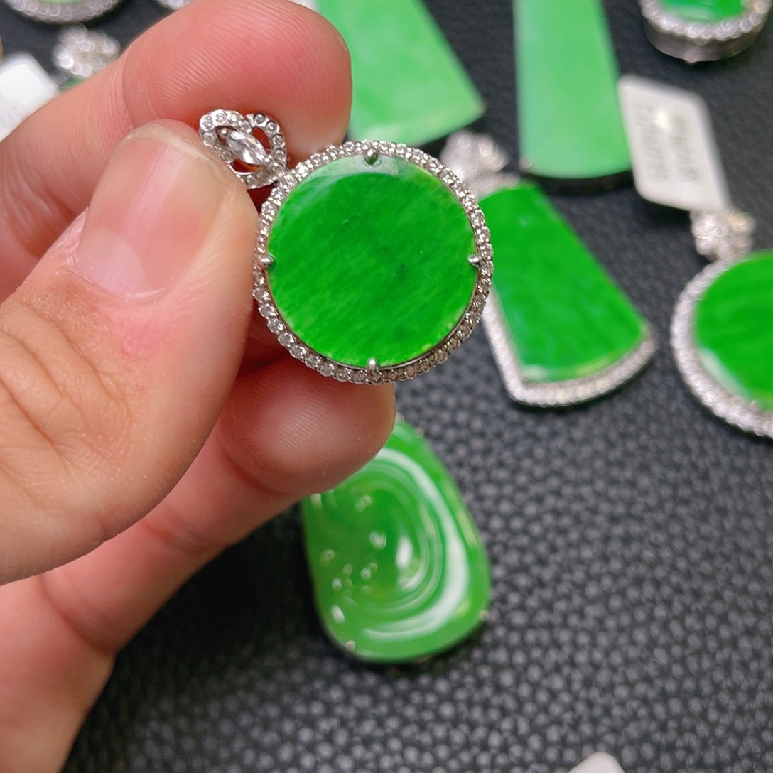 【闪购商品】翡翠吊坠(不含链)银S925镶嵌璐****宝