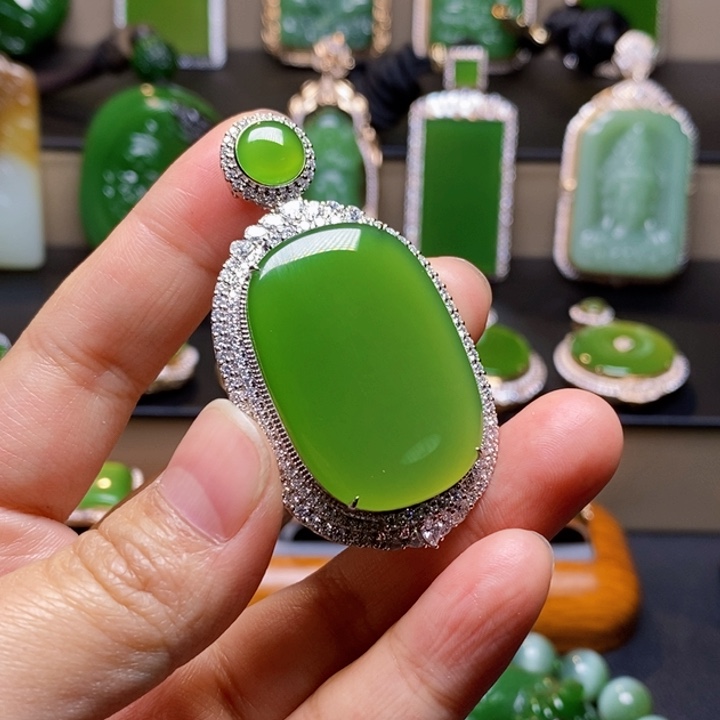 吊坠(不含链)18K金镶嵌和田玉心*