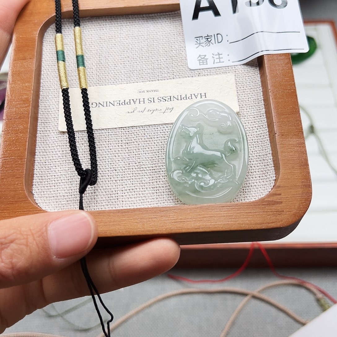 用***心石英质玉合金颈饰