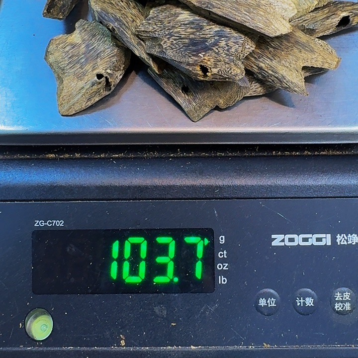 卓***英沉香碎屑沉香绿棋103克