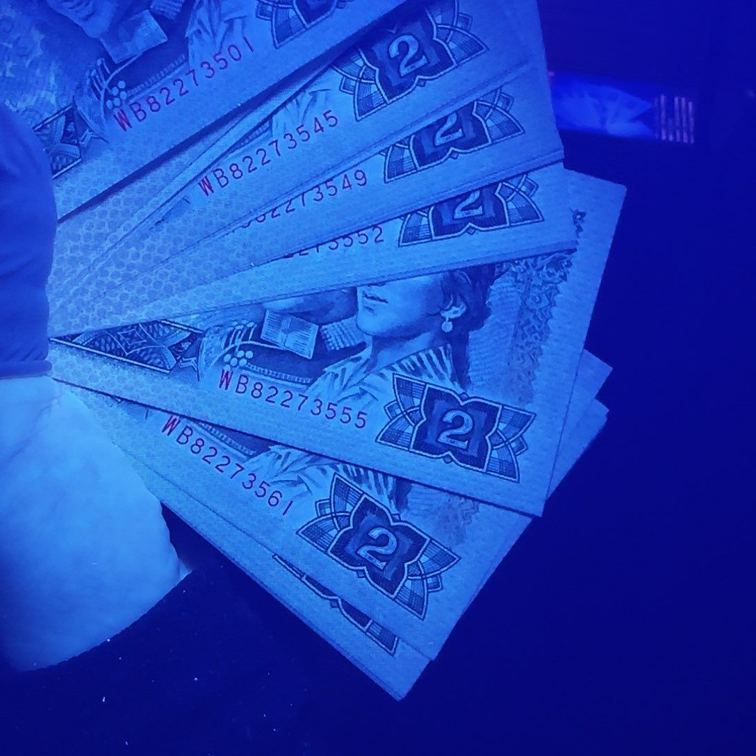 902绝品包爱藏评级三星，W B黑纸张82273501