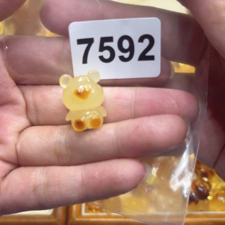 未镶嵌琥珀珠宝奇石