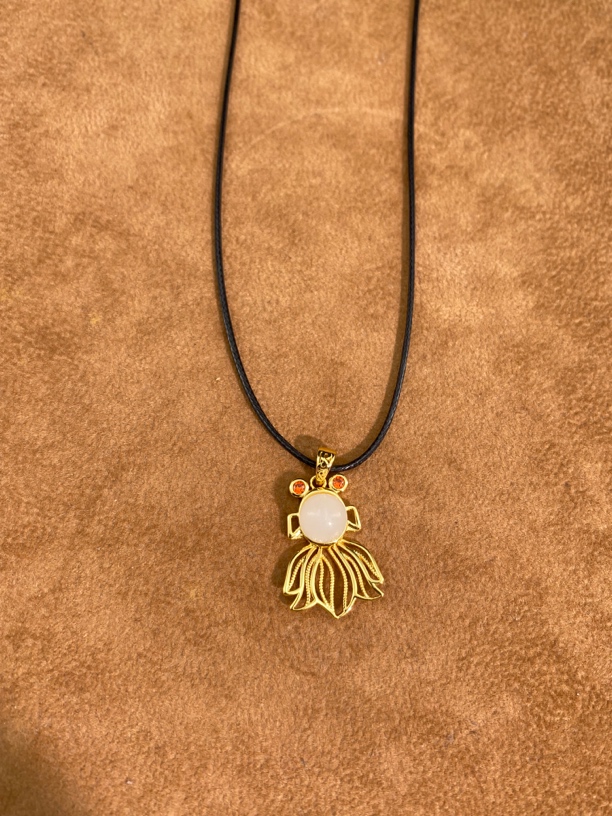 天然和田玉金鱼带白玉珠GB