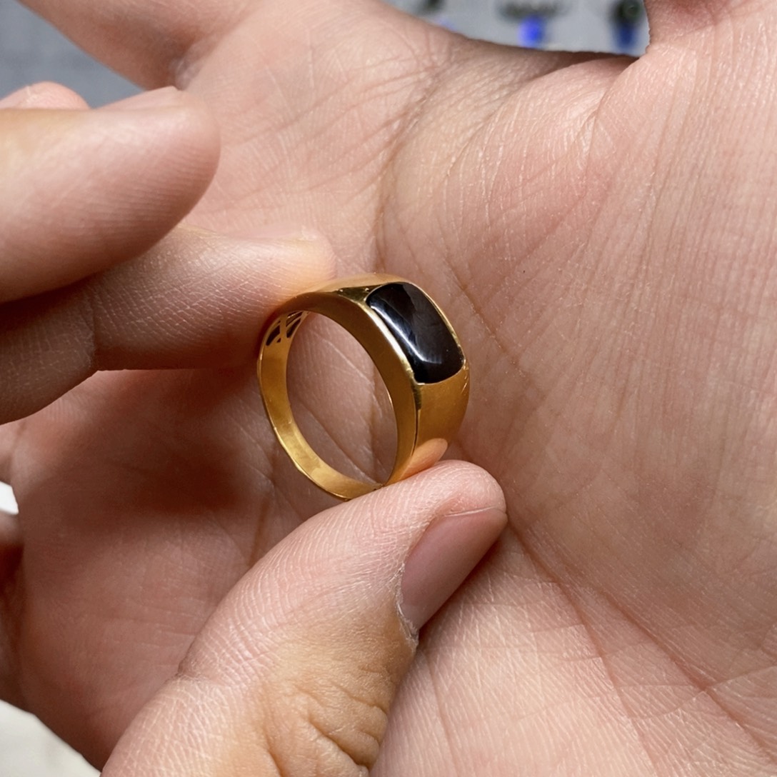 翡翠戒指18K金镶嵌墨翠马鞍戒