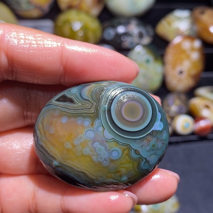 熙***沂玛瑙/玉髓未镶嵌珠宝奇石