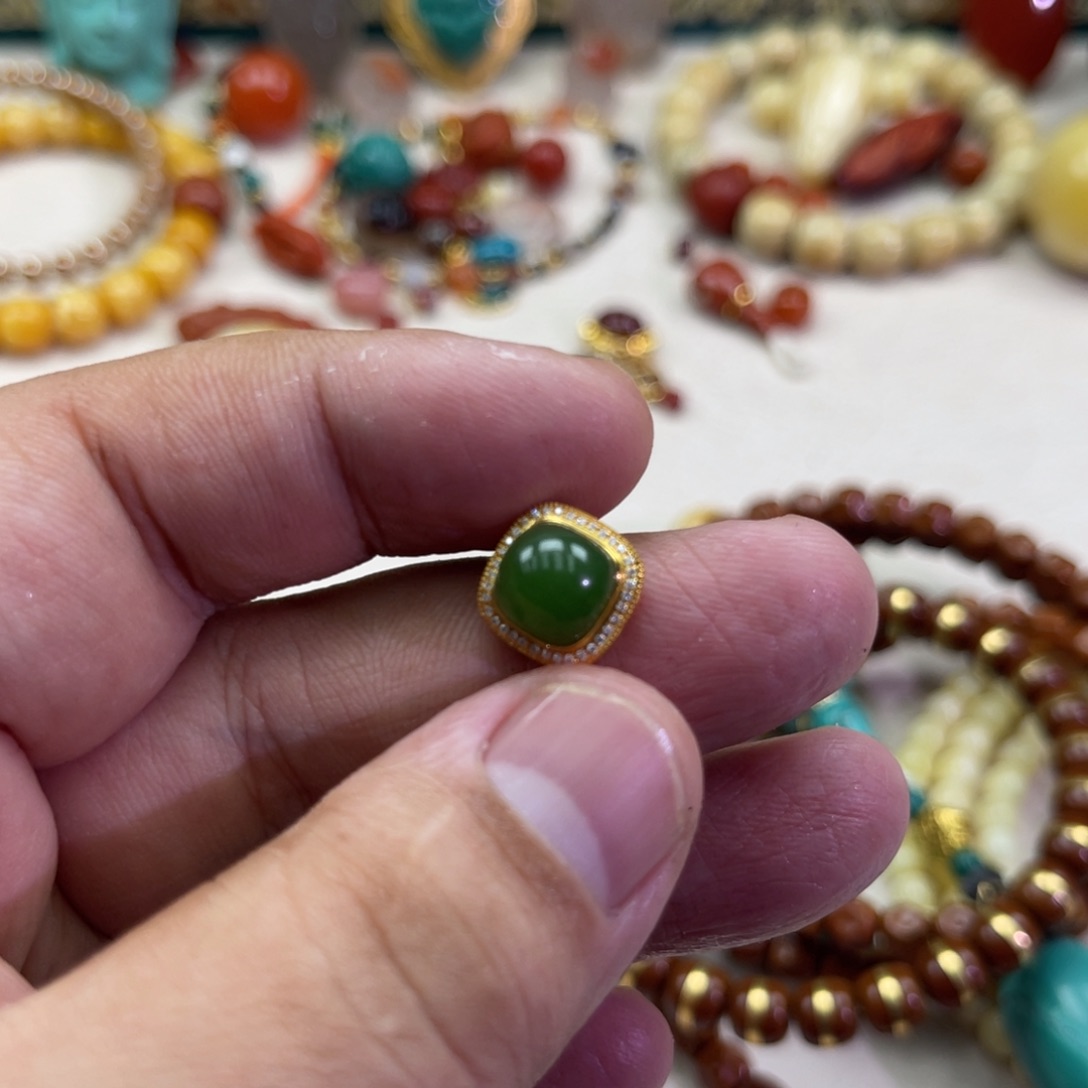 洪***授和田玉18K金镶嵌珠宝奇石100