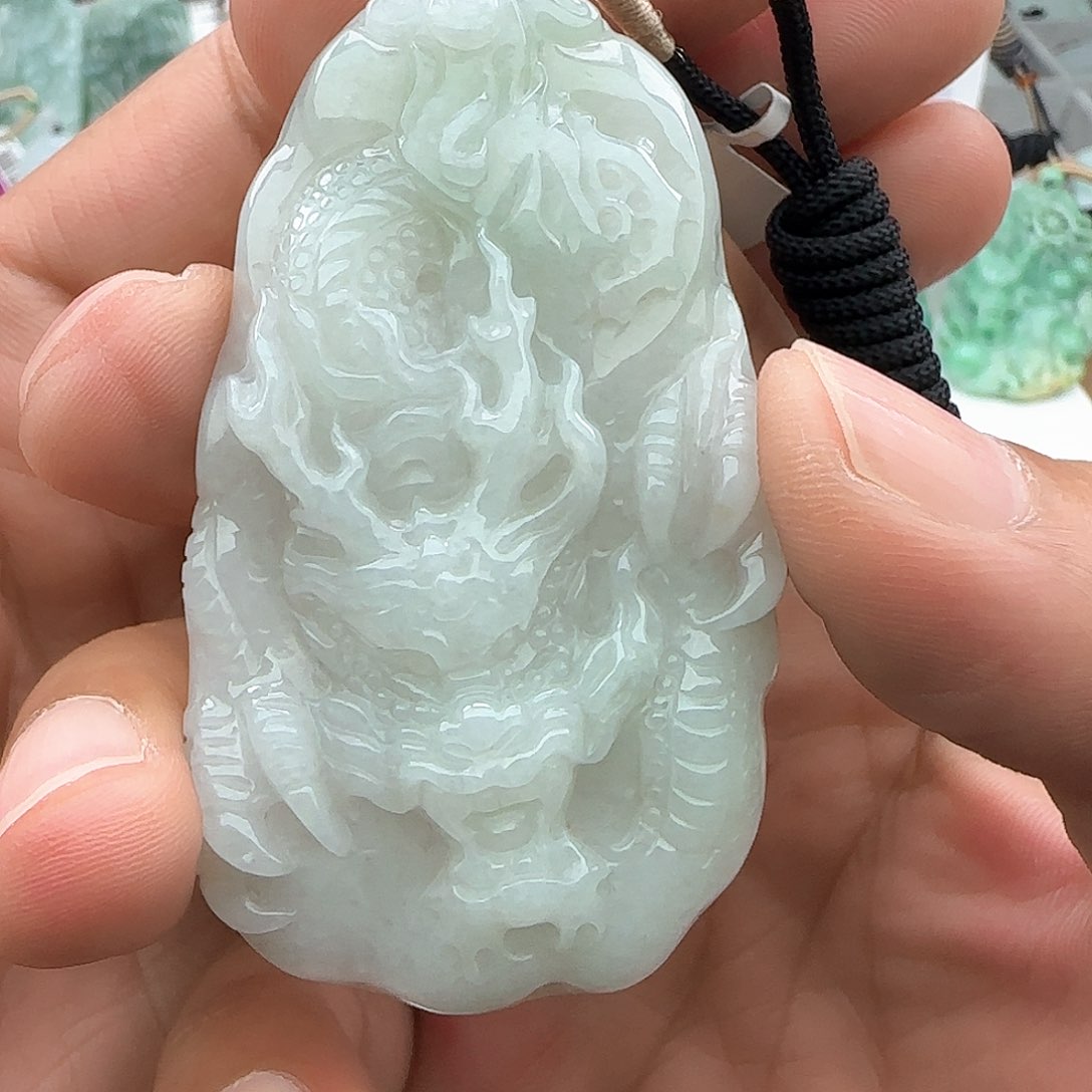 翡翠颈饰未镶嵌明*翡翠