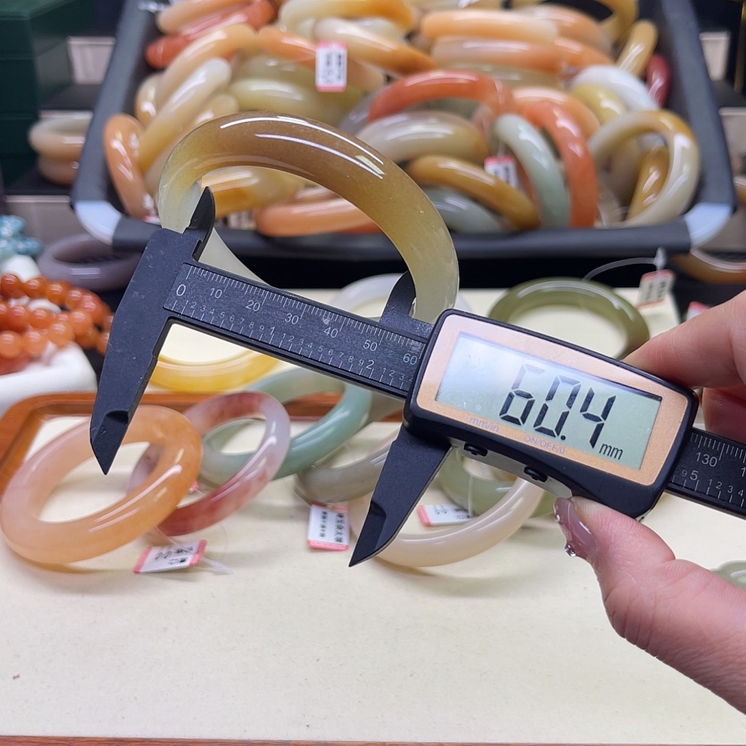 石英岩玉未镶嵌手镯8号