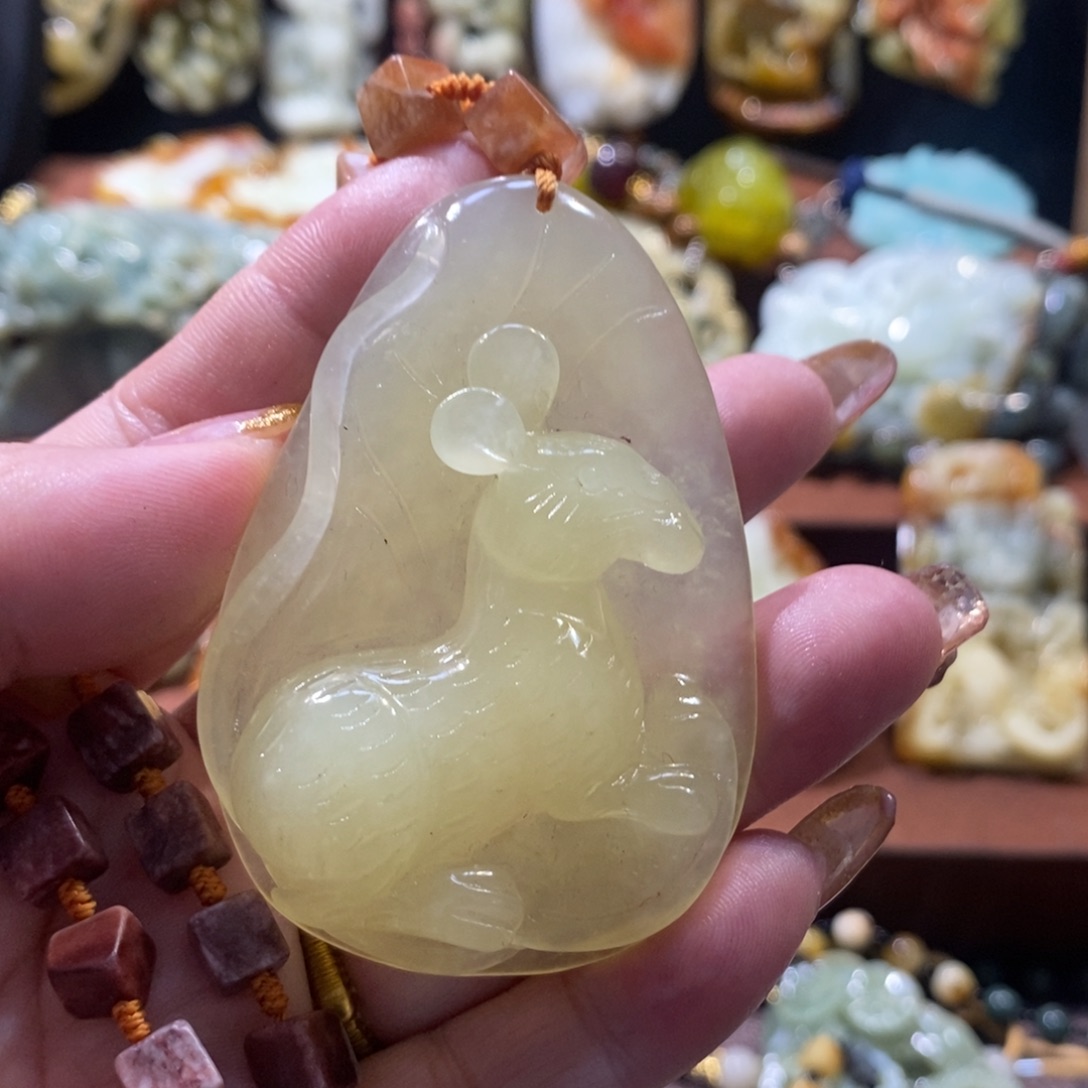 蛇纹石玉颈饰未镶嵌