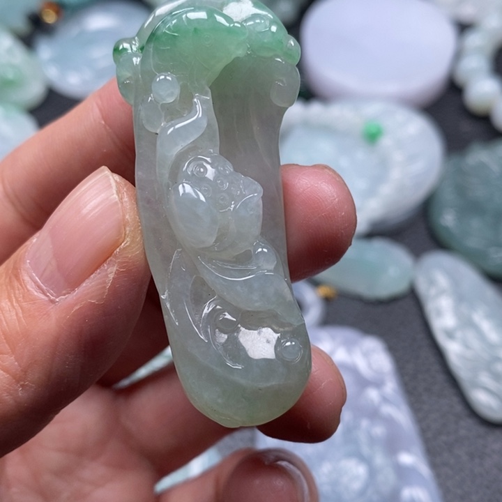 翡翠颈饰未镶嵌翡翠