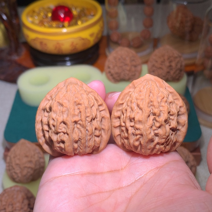 文玩核桃把件吴*好金牛