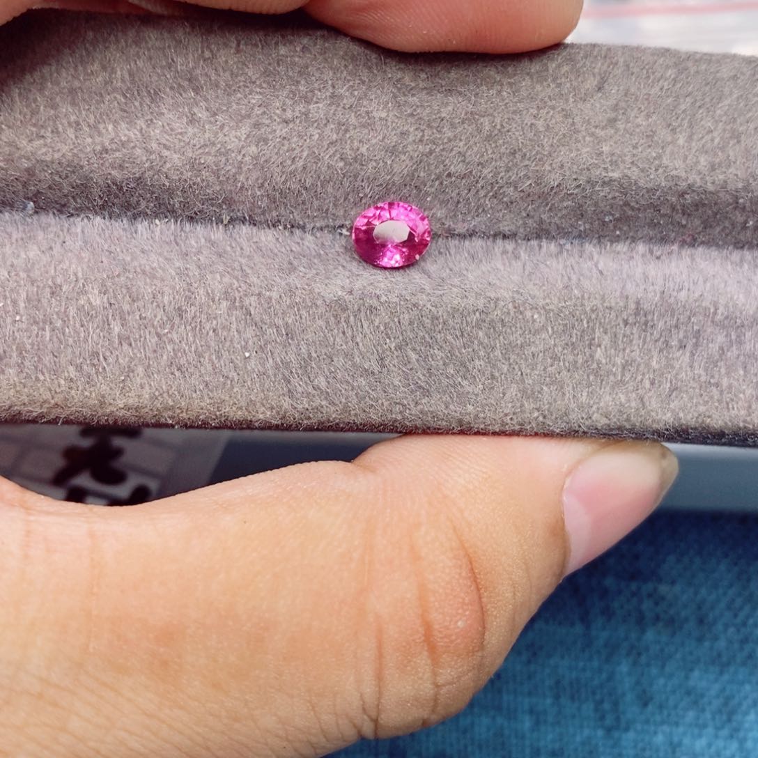 蓝宝石裸石未镶嵌无烧粉色蓝宝石1.05克拉