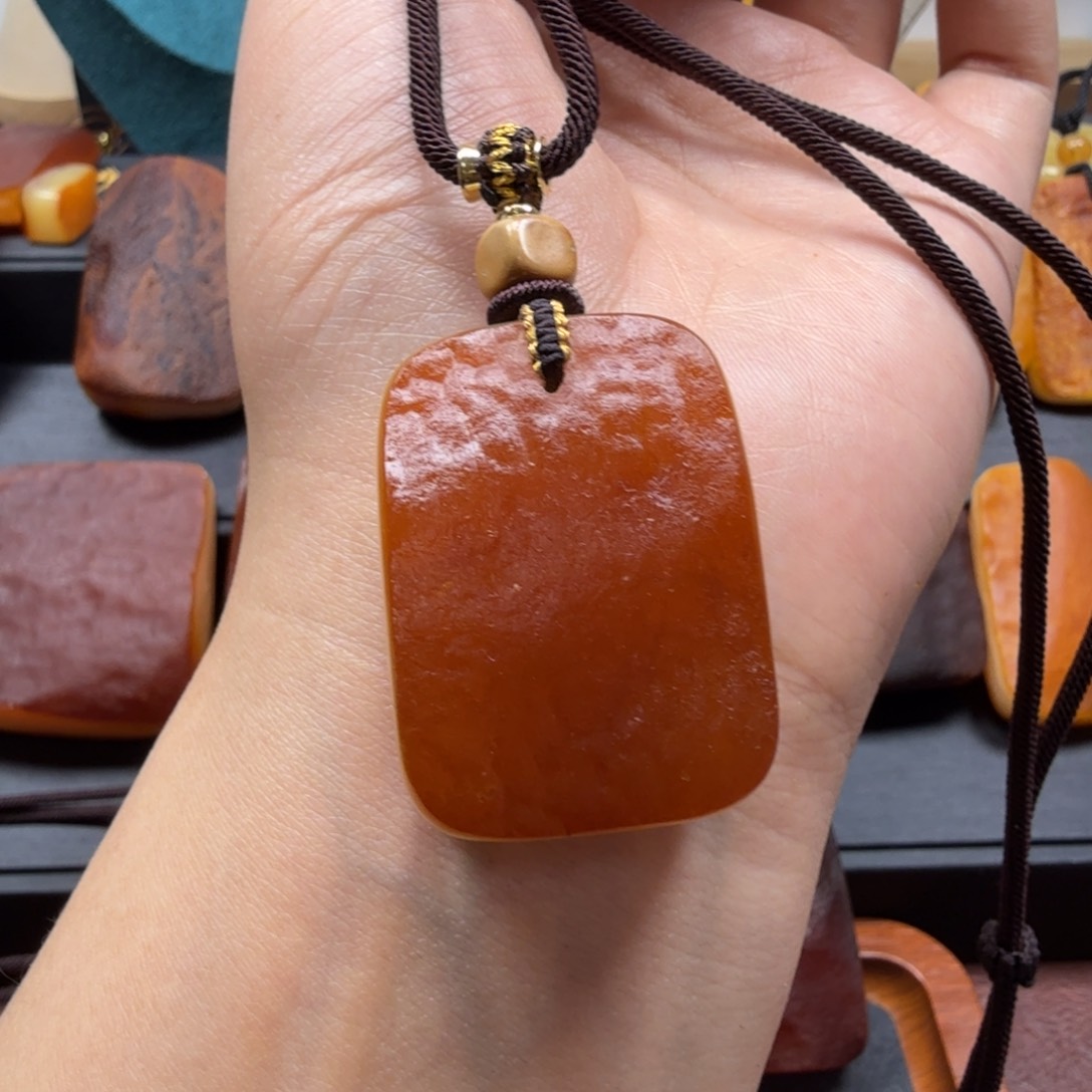 琥珀吊坠(赠链)未镶嵌