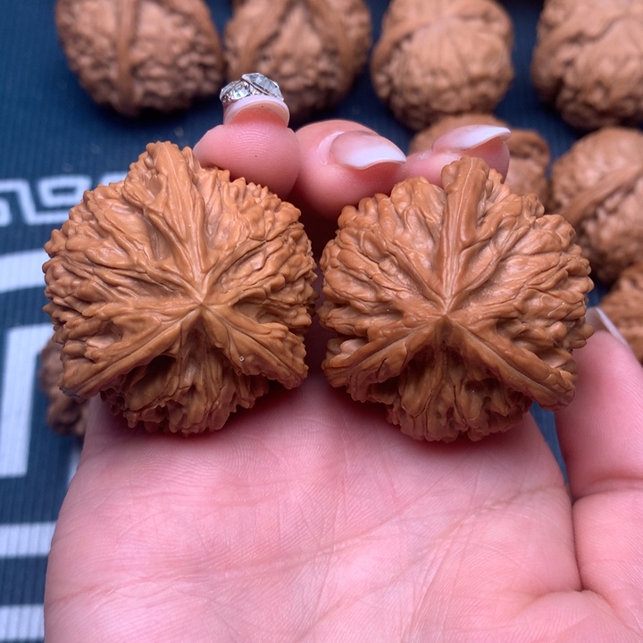 文玩核桃吊坠是****。御龙