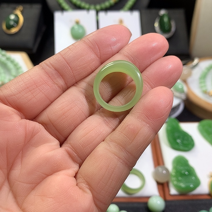 未镶嵌戒圈和田玉（翠青玉）