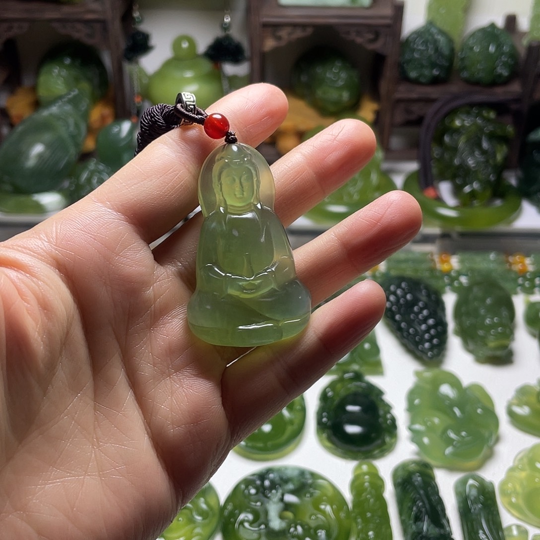 蛇纹石玉未镶嵌颈饰